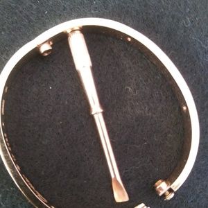 Iconicos Love brasaletes super populares en los 80